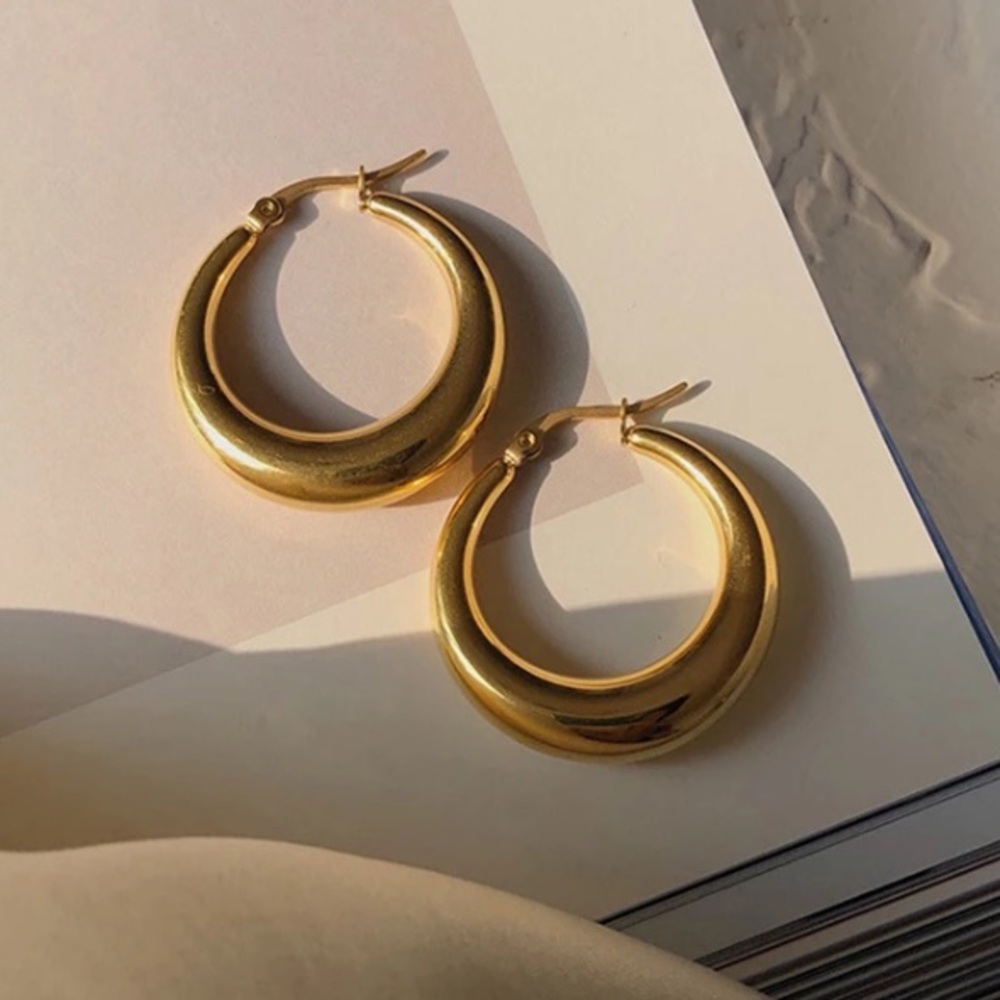 🌙Insta 18K gold Plated hoop earrings - Picture 2 of 5